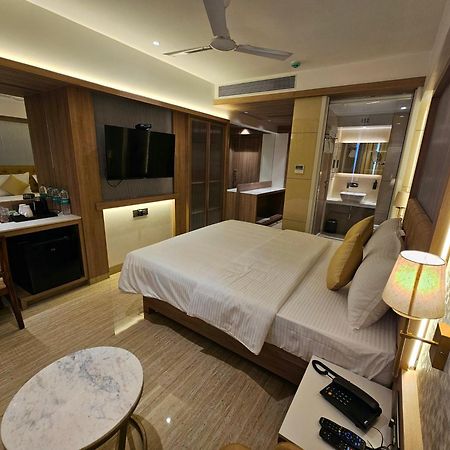 Hotel Golden Nest Thane Εξωτερικό φωτογραφία
