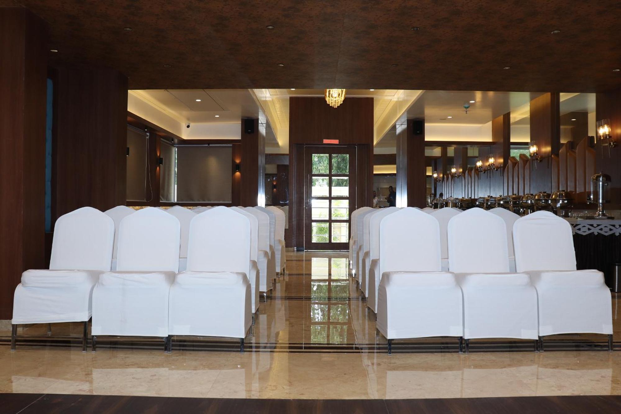 Hotel Golden Nest Thane Εξωτερικό φωτογραφία