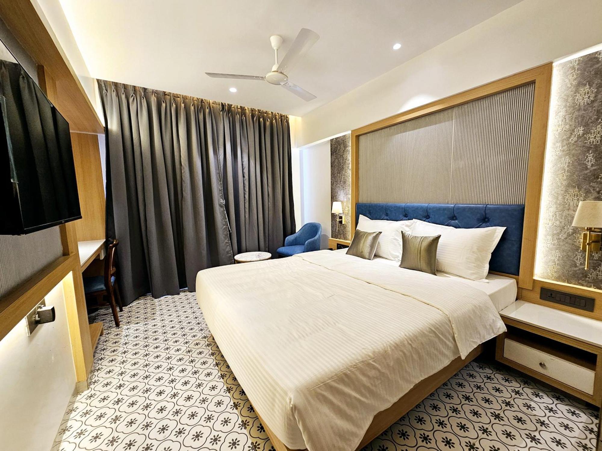 Hotel Golden Nest Thane Εξωτερικό φωτογραφία