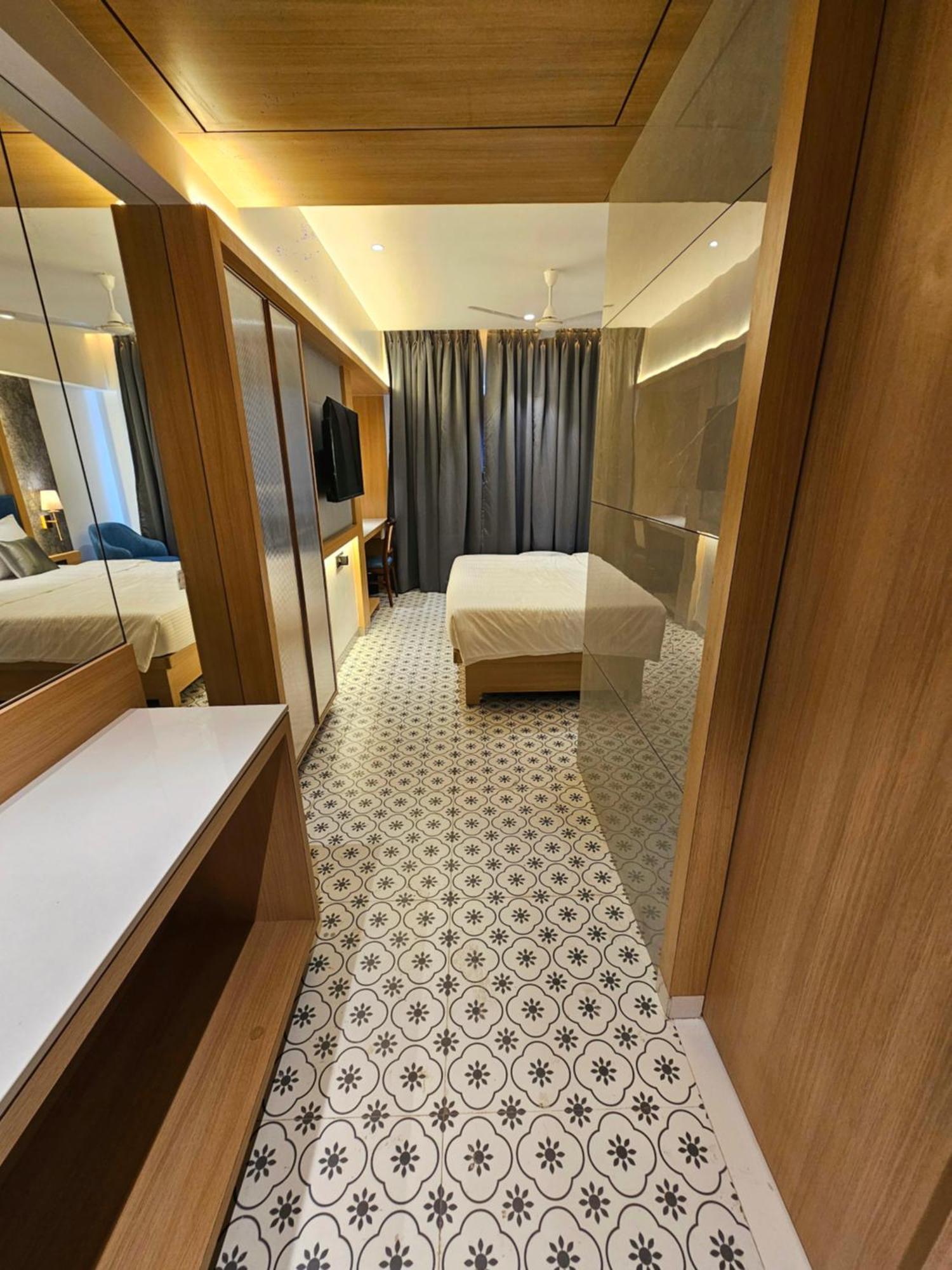 Hotel Golden Nest Thane Εξωτερικό φωτογραφία